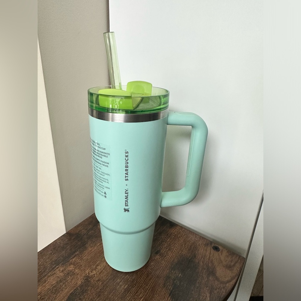 Starbucks x Stanley 30oz Latin America exclusive - Picture 2 of 8